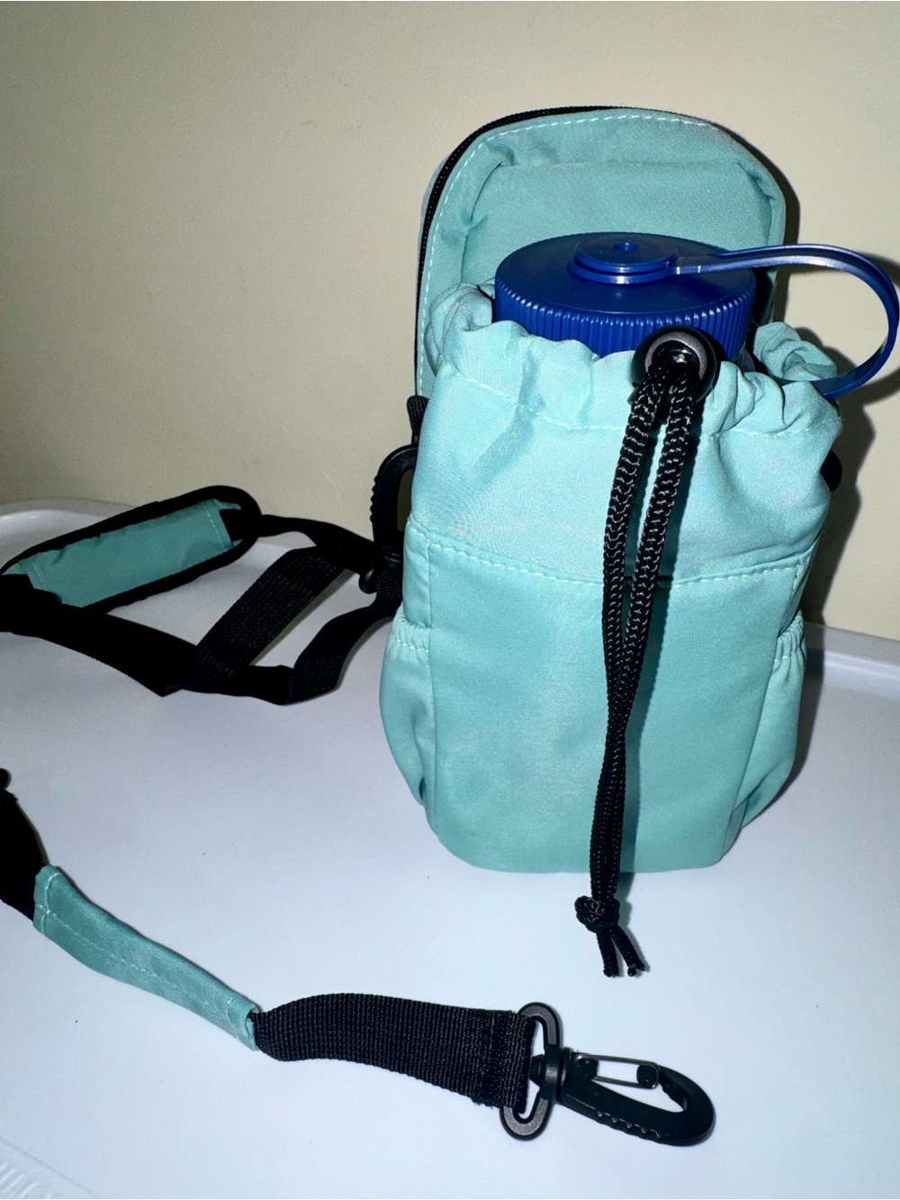NWOT Aqua Drawstring Water Bottle Carrier with Straps